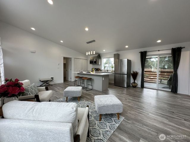 638 Rainbow Ct NE, Ocean Shores, WA 98569