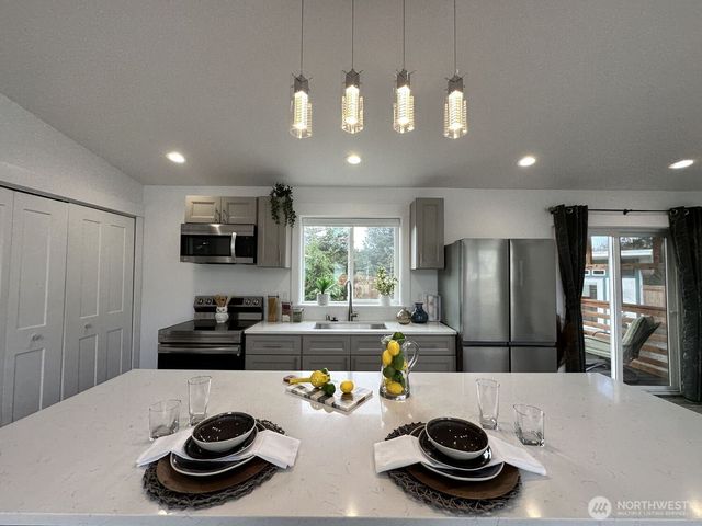 638 Rainbow Ct NE, Ocean Shores, WA 98569