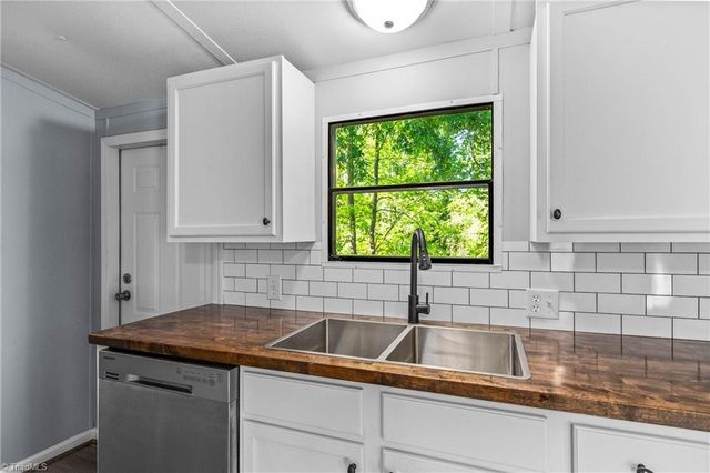 189 Sunset Drive, Thomasville, NC 27360