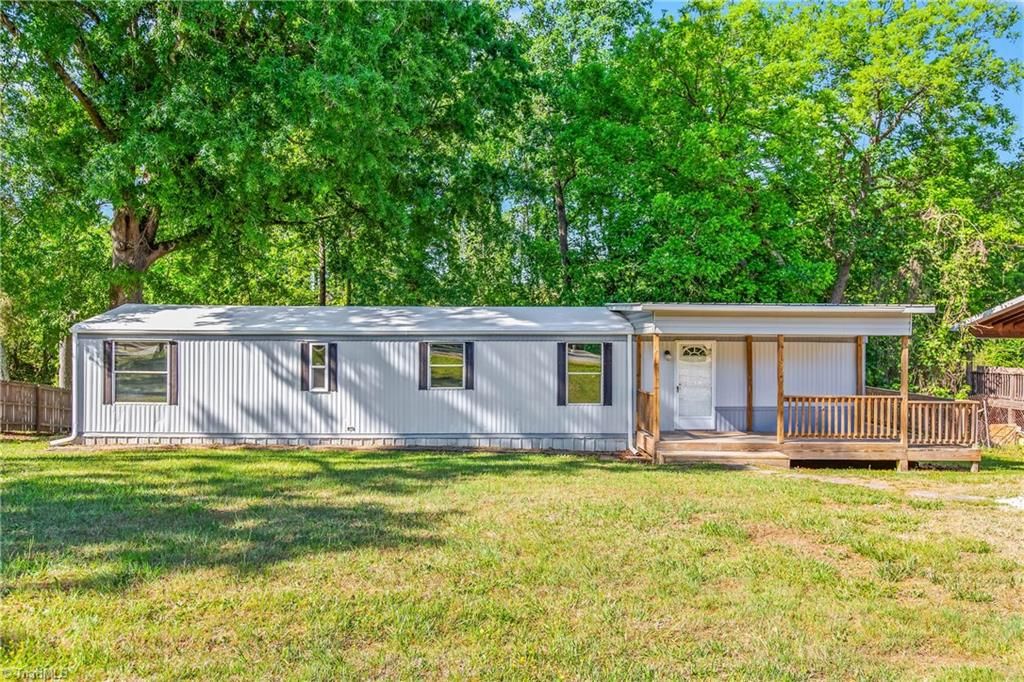 189 Sunset Drive, Thomasville, NC 27360