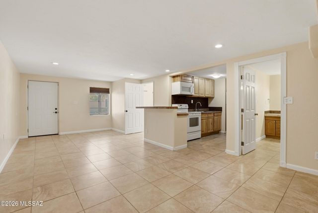 2817 E Croyden Street, Tucson, AZ 85716