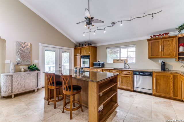 9106 SADDLE TRL, San Antonio, TX 78255