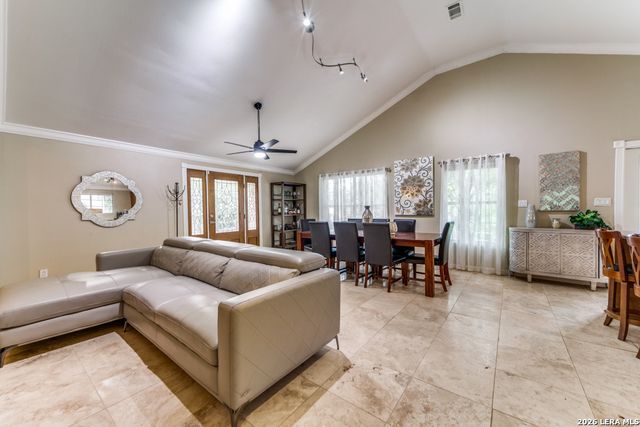 9106 SADDLE TRL, San Antonio, TX 78255