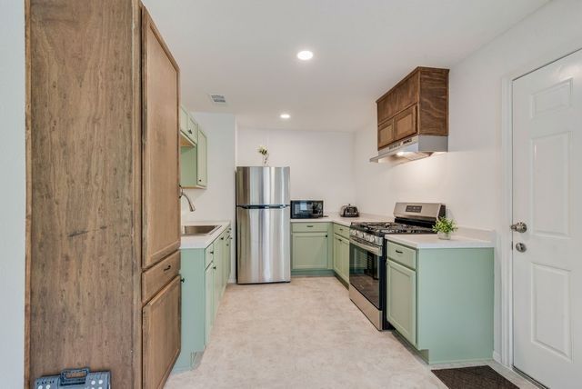 827 Taylor Street, Lancaster, TX 75134