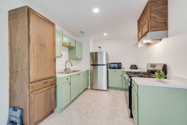 827 Taylor Street, Lancaster, TX 75134