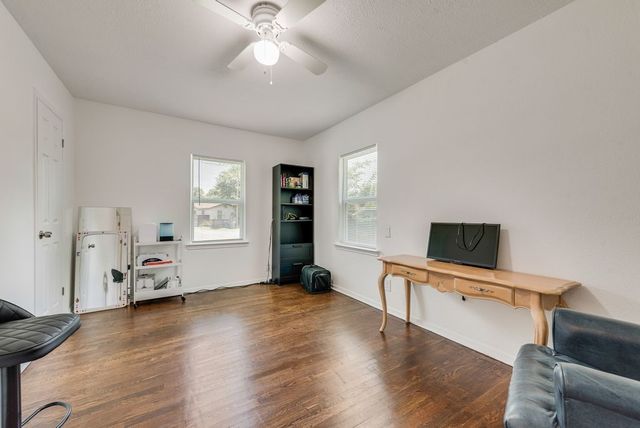 827 Taylor Street, Lancaster, TX 75134