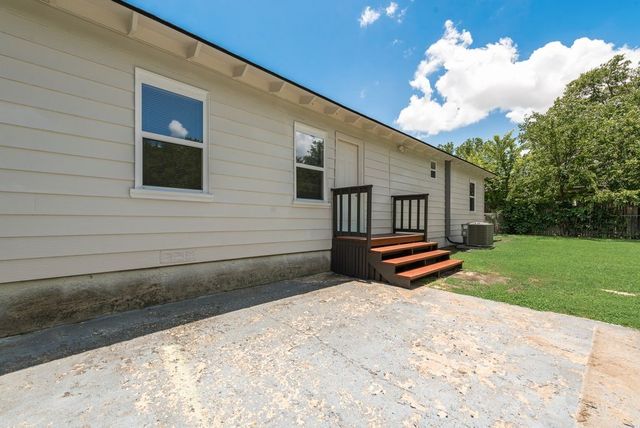 827 Taylor Street, Lancaster, TX 75134