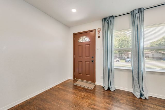 827 Taylor Street, Lancaster, TX 75134