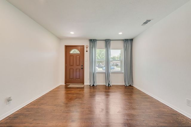 827 Taylor Street, Lancaster, TX 75134