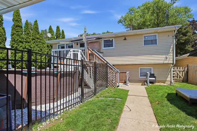 2714 Gilead Avenue, Zion, IL 60099