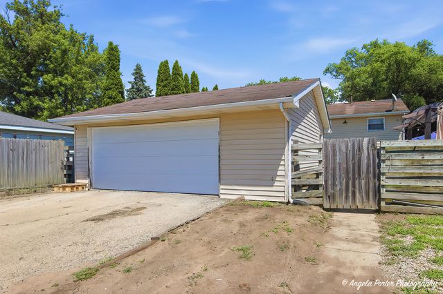2714 Gilead Avenue, Zion, IL 60099