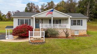 366 SMOKY ROW RD, Staunton, VA 24401