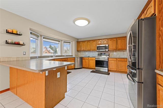 55206 Leonard Court, Shelby Charter Township, MI 48316