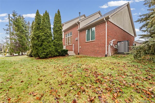 55206 Leonard Court, Shelby Charter Township, MI 48316