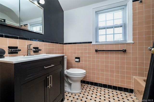 135 Chestnut Street, Lynbrook, NY 11563