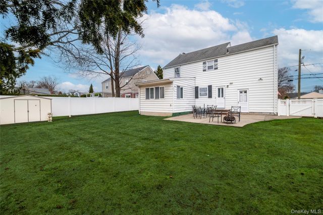 135 Chestnut Street, Lynbrook, NY 11563