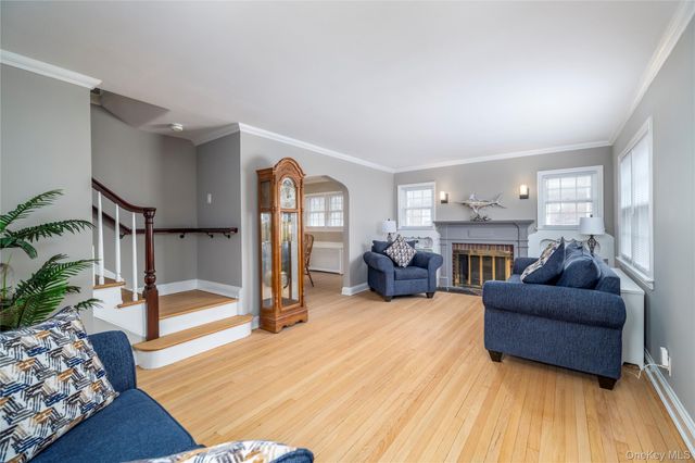 135 Chestnut Street, Lynbrook, NY 11563