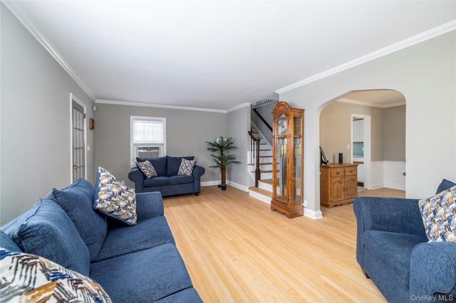 135 Chestnut Street, Lynbrook, NY 11563