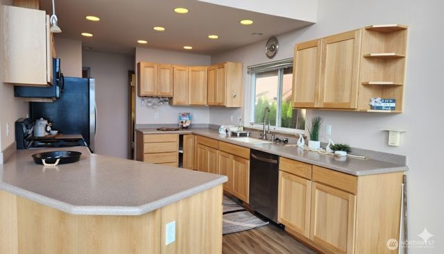 804 Duck Lake Drive NE, Ocean Shores, WA 98569