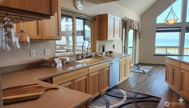 804 Duck Lake Drive NE, Ocean Shores, WA 98569