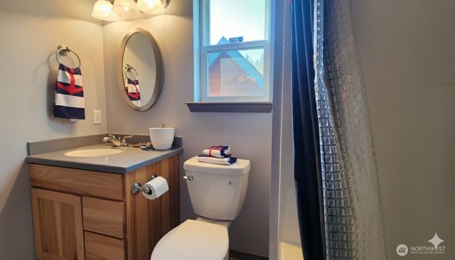 804 Duck Lake Drive NE, Ocean Shores, WA 98569