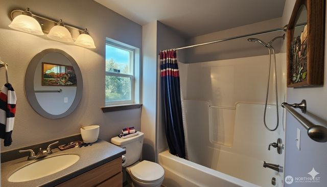 804 Duck Lake Drive NE, Ocean Shores, WA 98569