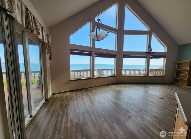 804 Duck Lake Drive NE, Ocean Shores, WA 98569