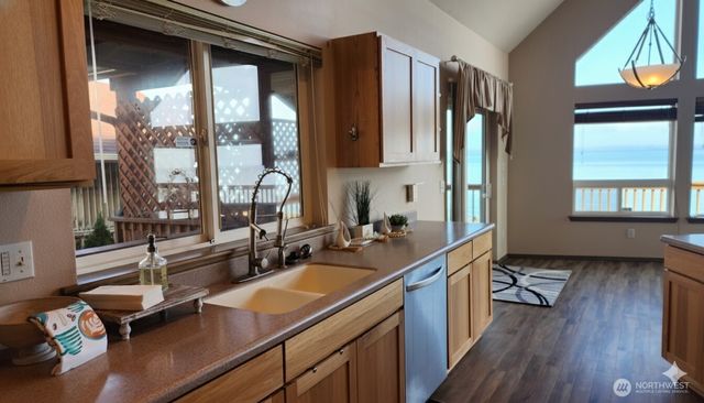 804 Duck Lake Drive NE, Ocean Shores, WA 98569