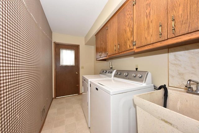 2925 N 120th STREET, Wauwatosa, WI 53222