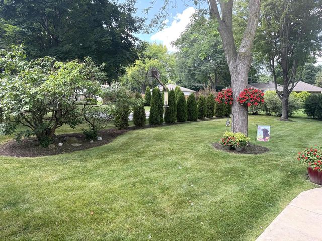 2925 N 120th STREET, Wauwatosa, WI 53222