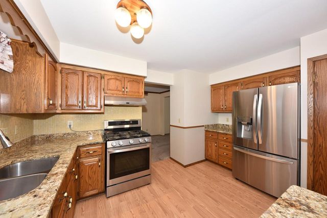 2925 N 120th STREET, Wauwatosa, WI 53222