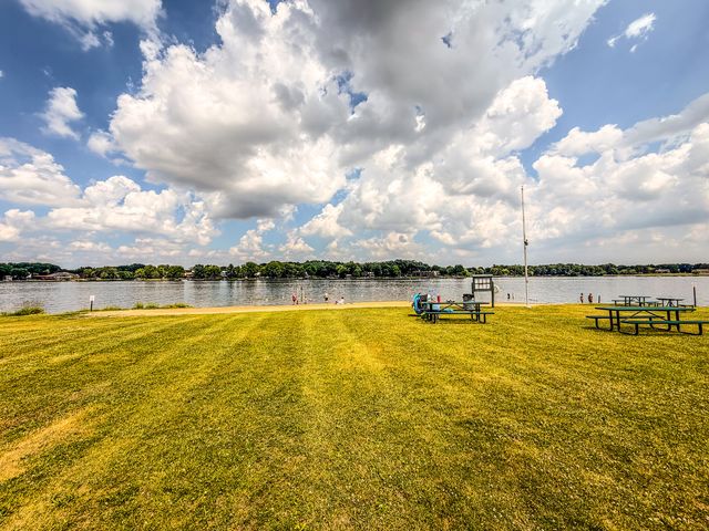 1682 Candlewick Drive SW, Poplar Grove, IL 61065