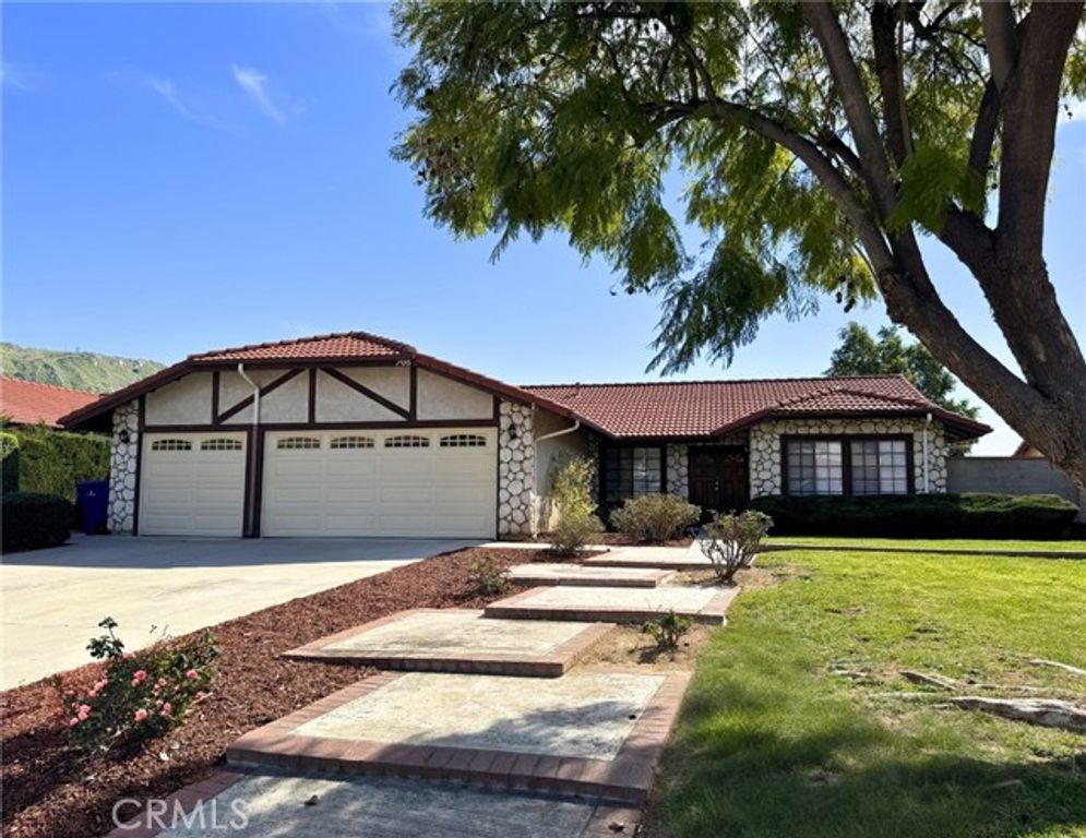208 Deborah Court, Riverside, CA 92507