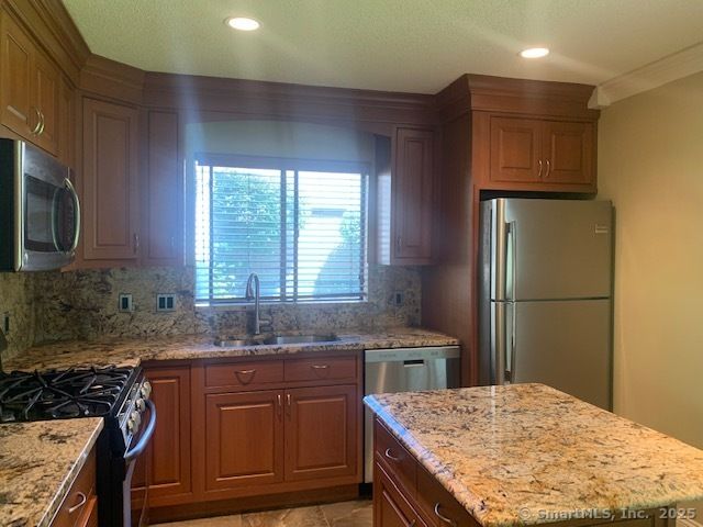 27 Canterbury Lane 27, Avon, CT 06001