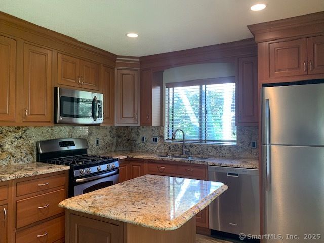 27 Canterbury Lane 27, Avon, CT 06001