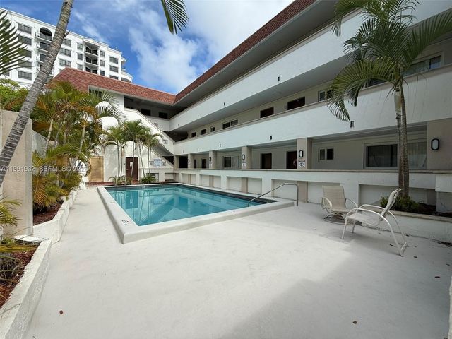 7251 SW 82nd St 15, Miami, FL 33143