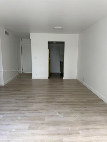 7251 SW 82nd St 15, Miami, FL 33143