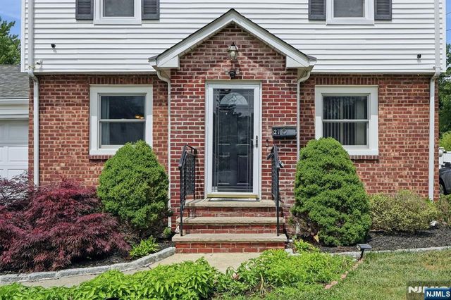 27 Beveridge Street, Teaneck, NJ 07666