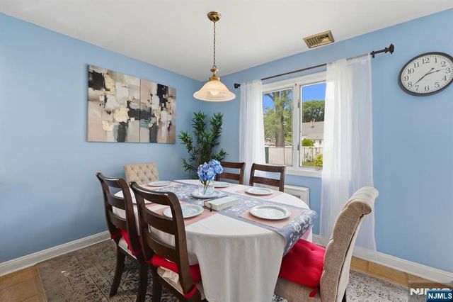 27 Beveridge Street, Teaneck, NJ 07666