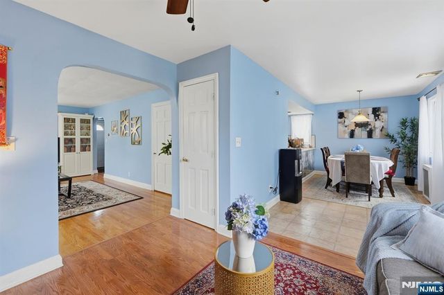 27 Beveridge Street, Teaneck, NJ 07666