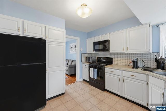 27 Beveridge Street, Teaneck, NJ 07666