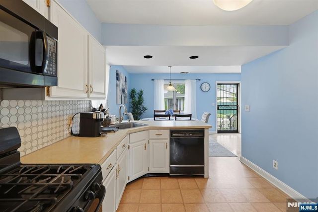 27 Beveridge Street, Teaneck, NJ 07666