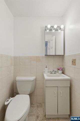 27 Beveridge Street, Teaneck, NJ 07666