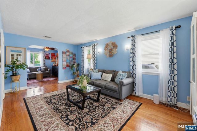 27 Beveridge Street, Teaneck, NJ 07666
