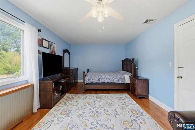 27 Beveridge Street, Teaneck, NJ 07666