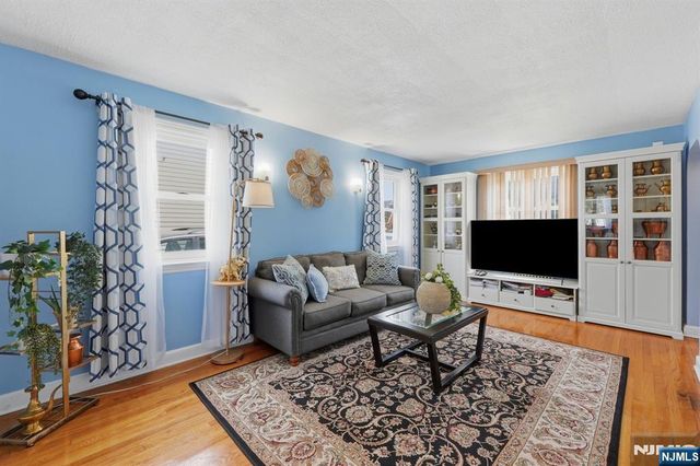 27 Beveridge Street, Teaneck, NJ 07666