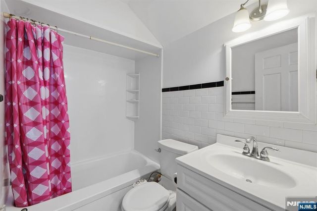 27 Beveridge Street, Teaneck, NJ 07666