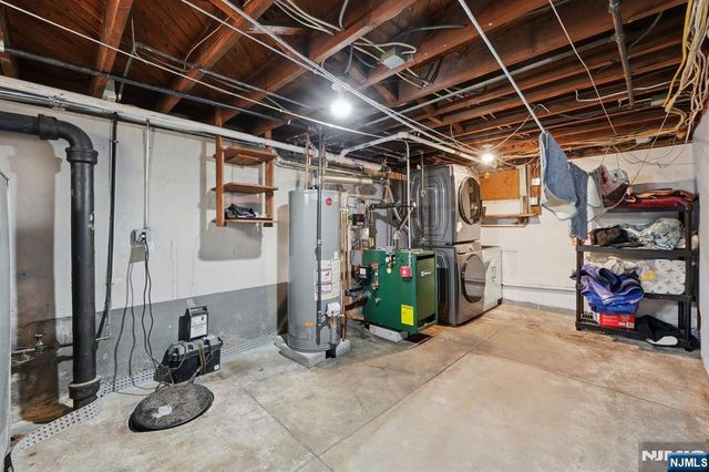 27 Beveridge Street, Teaneck, NJ 07666