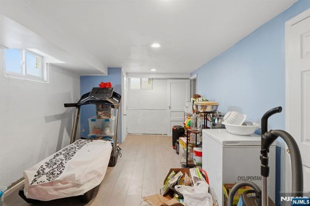 27 Beveridge Street, Teaneck, NJ 07666