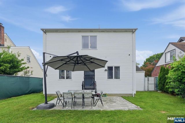 27 Beveridge Street, Teaneck, NJ 07666
